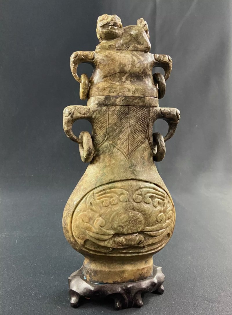 Vase couvert en pierre dure sculptée, Chine, Extrême - Orient - Ethic Atelier