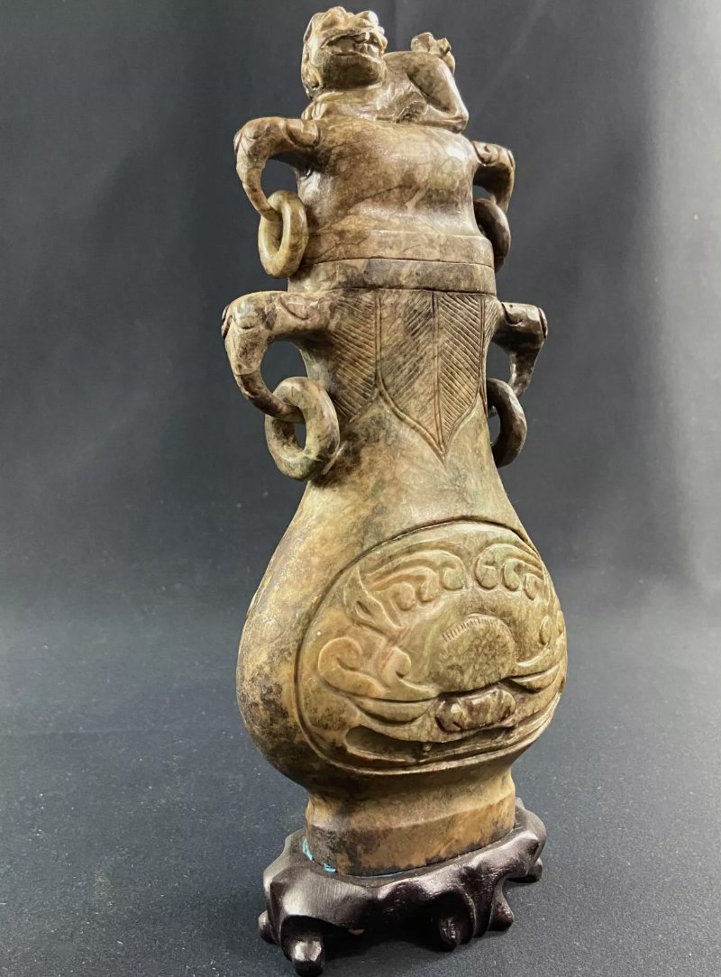 Vase couvert en pierre dure sculptée, Chine, Extrême - Orient - Ethic Atelier