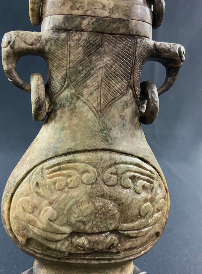 Vase couvert en pierre dure sculptée, Chine, Extrême - Orient - Ethic Atelier