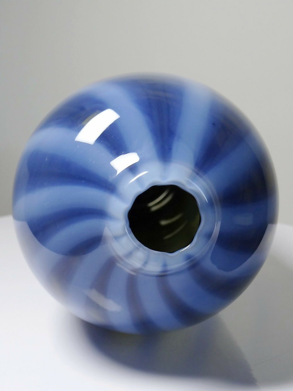 Vase vintage verre fumé doublé d'opaline bulle de savon Murano - Ethic Atelier