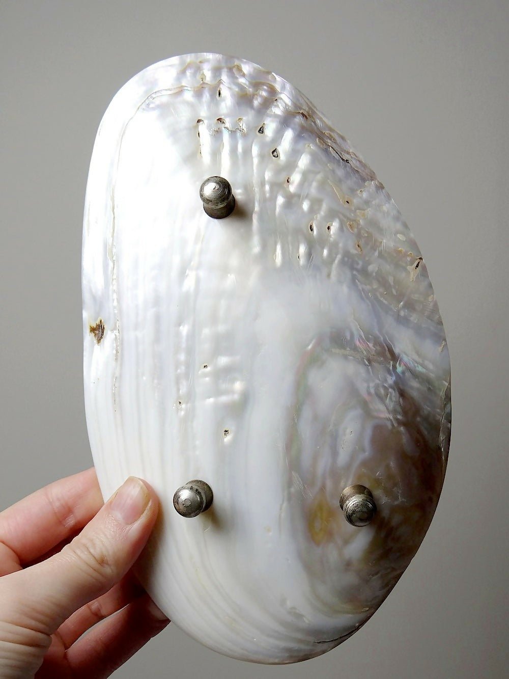 Vide poche coupelle en nacre ancien tripode pieds en métal argenté - Ethic Atelier